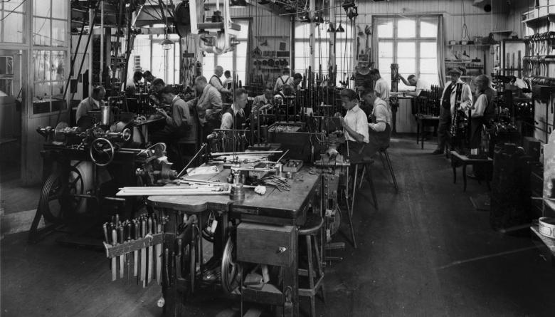 Werkstatt um 1937.